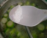 Foto langkah ke 3 dari resep Sayur Bening Bayam dan Oyong.