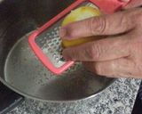 A picture of step 7 of 2 flat desert :) limonlu irmikli muhallebi (lemon desert).