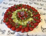 Une image de l'étape 10 de Salade de tomates cerises, concombre,câpres italiennes et basilic en fleur.