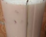 Foto del paso 2 de la receta: Licuado de frutillas y banana con leche