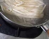 Foto langkah ke 1 dari resep Kwetiau Rebus Rasa Ayam Bawang 🍜.