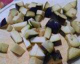 Foto del paso 1 de la receta: Berenjena salteada con tomate