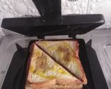 A picture of step 5 of Schezwan spicy sandwich.