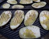 Une image de l'étape 2 de Aubergines grillées au barbecue.
