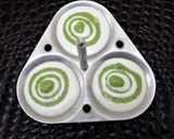A picture of step 4 of Spinach Swirl Idli.