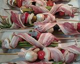 A picture of step 4 of Bacon wrapped kebabs.