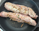 Foto del paso 2 de la receta: Solomillo de cerdo asado envuelto en bacon y hojaldre