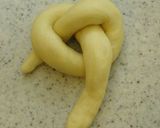 A picture of step 4 of 【For Beginners】Corn and Mayonnaise Rolls.