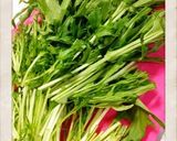 A picture of step 2 of [Silken Tofu] Stir-Fried Mizuna Greens.