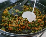 A picture of step 5 of Veg Methi chaman.