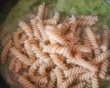 Foto del paso 4 de la receta: Fusilli con Pollo en Salsa de Cilantro