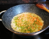 Foto del paso 3 de la receta: Arroz con marisco