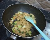 Foto langkah ke 3 dari resep Mie Goreng Telur Asin.