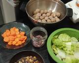 Foto langkah ke 1 dari resep Sop bakso & sayur.