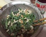 A picture of step 2 of Easy Spinach and Chikuwa Fishcake Sticks with Mayonnaise and Ponzu.