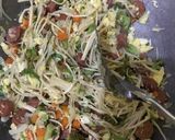 Foto langkah ke 3 dari resep Mie Goreng Sosis Enoki(Kuda Menjangan).