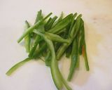 A picture of step 5 of Papaya Champuru (Okinawan Stir-Fry Dish).