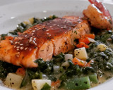 Foto del paso 12 de la receta: Salmón con salsa de espinacas y verduritas con gambas