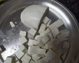 A picture of step 2 of Mutter Paneer.