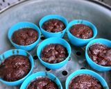 Foto langkah ke 4 dari resep Steamed chocolate lava cake.