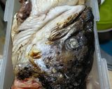 Foto langkah ke 1 dari resep Sup Kepala Ikan Salmon.