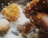 ऑरेंज कोकोनट लड्डू (Orange coconut laddu recipe in hindi) रेसिपी चरण 3 फोटो