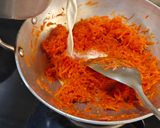 A picture of step 4 of Authentic Gajar Halwa.