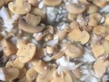 Pollo en crema de champiñones y arroz con espinaca