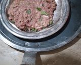 A picture of step 2 of Tawa kache qeeme ke kabab.