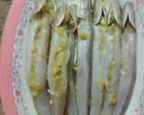 صورة لخطوة 4 من وصفة تنضيف سمك المكرونة وتدبيله