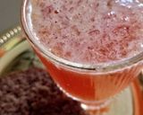 صورة لخطوة 2 من وصفة عصير كوكتيل بالفراولة 🍓🍊🍹