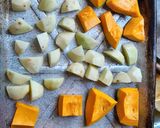 Foto del paso 2 de la receta: Papas y zapallo al horno😋😋😋