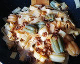 Foto del paso 2 de la receta: Tulipanes de pasta con boloñesa picante🌷