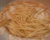 A picture of step 3 of Butter-sautéed Bean Sprouts and Garlic Chicken with Caramelized Soy Sauce.