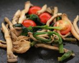 A picture of step 4 of Colourful Stir-Fry with Cherry Tomatoes for Bento.