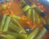 A picture of step 5 of Shenga (Drumstick) Kokum Curry.