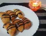 A picture of step 8 of Nutella filled fatayer.