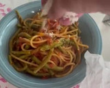 Foto del passaggio 5 della ricetta Spaghetti con fagiolini al sugo di pomodoro fresco, basilico e cacio ricotta