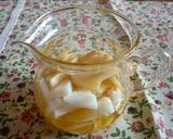 A picture of step 2 of Ginger and Daikon Radish Honey Pickles.