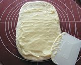 A picture of step 14 of Rolled Bread with Cream.
