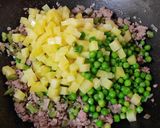 Foto langkah ke 3 dari resep Samosa Daging Sapi.