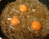 A picture of step 3 of Easy Lunch Loco Moco Rice Bowl with Stir-fried Hamburger Meat.