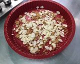 Une image de l'étape 3 de Tarte renversée aux pêches de vigne et amandes.