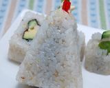 A picture of step 9 of Inside-Out Uramaki California Rolls.