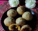 A picture of step 9 of Stuffed Chicken Bun.