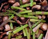 A picture of step 1 of My Ginger & Garlic Mushrooms with Asparagus.