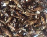 A picture of step 3 of Fried yam with dry fish sauce.