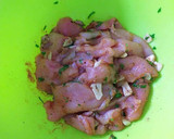 Foto del paso 2 de la receta: Pechuga de pollo al curry amarillo hindú con ajos y perejil