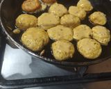 A picture of step 2 of Dahi phulki.