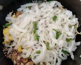 Foto langkah ke 6 dari resep Kwetiau Goreng ala Pontianak.